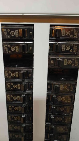 400 Amp. General Electric, A Series, Panelboard, 208/120V, 3PH, w/ Main Breaker (8 available) - Image 3