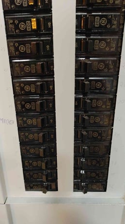 400 Amp. General Electric, A Series, Panelboard, 208/120V, 3PH, w/ Main Breaker (8 available) - Image 4