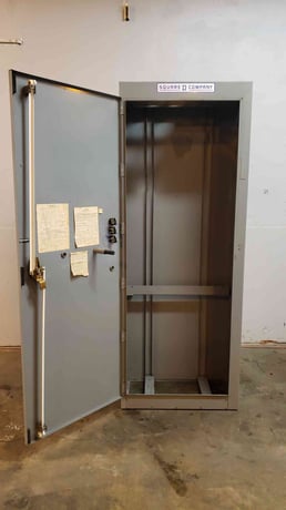 Square D Type SJ, Electrical Enclosure, NEMA Size 7, 35" L x 23" W x 91" H (2 available) - Image 6