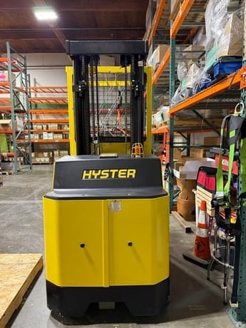 3,000 lb. Hyster #R30XM3, Electric Narrow-aisle Order Picker Forklift, 21-28" fork, 296 hours, 2022 - Image 3