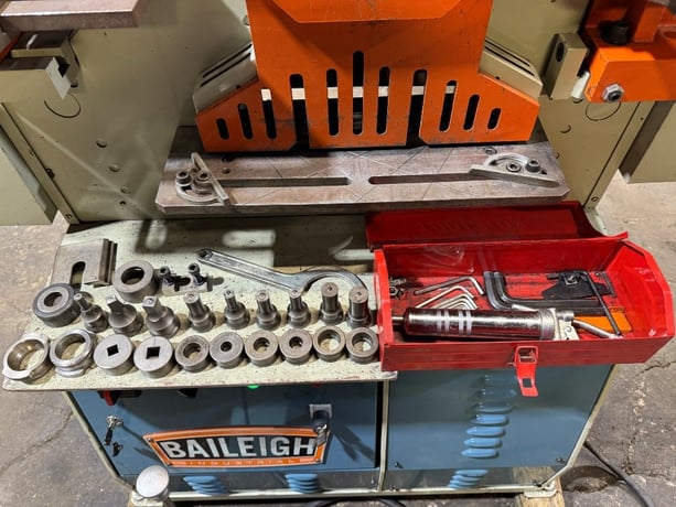 4" x 4" x 3/8" Baileigh #SW-623, hydraulic ironworker, 62 ton, 2007 - Image 7