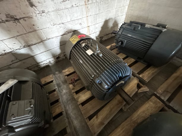 200 HP 1200 RPM Reliance, Frame 449T, TEFC, 460 Volts, reman. - Image 3