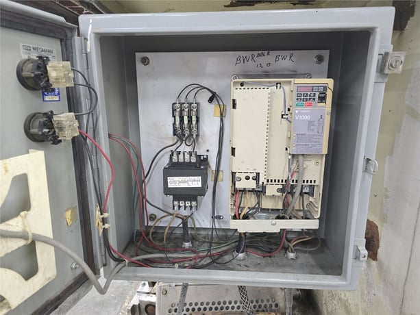 17" Cumberland #17, pelletizer, 24-knife bolt-on rotor, Yaskawa V1000 drive, 460 V., 3-Ph. - Image 9