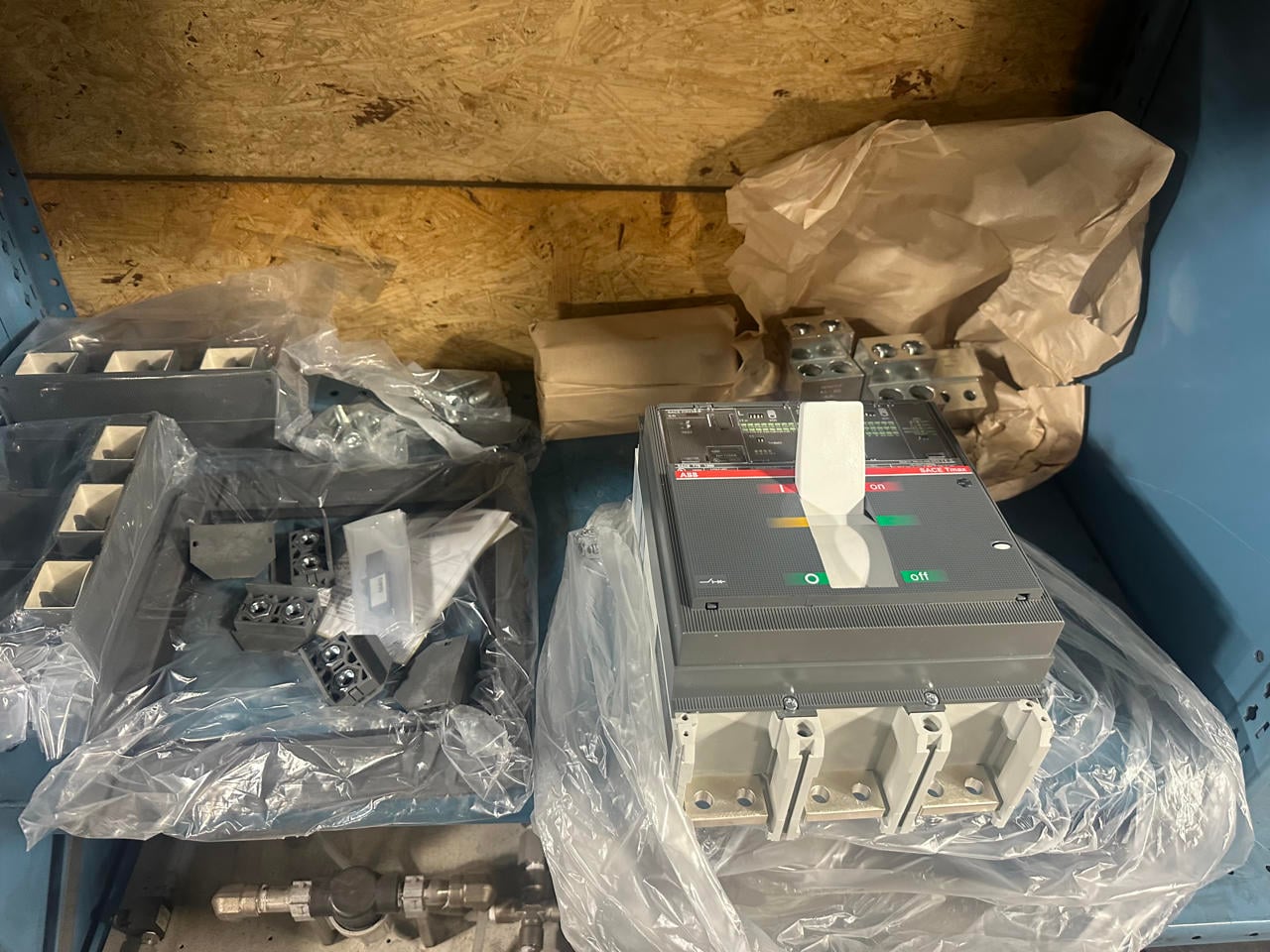 1200 Amps, ABB, Molded Case Circuit Breaker w/ Lug Kit, 600 Volts, 3-pole, 2024 - Image 1
