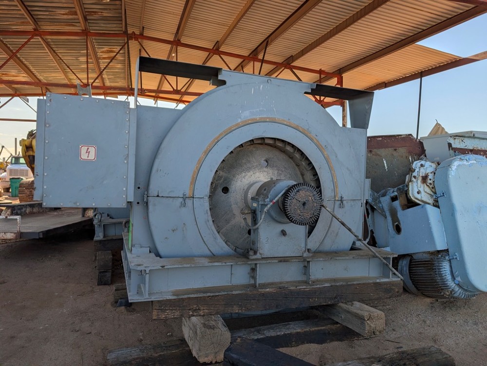 800 HP 240 RPM General Electric, Frame 6000, Type TS, Exc Volts 110, 4160 Volts - Image 2
