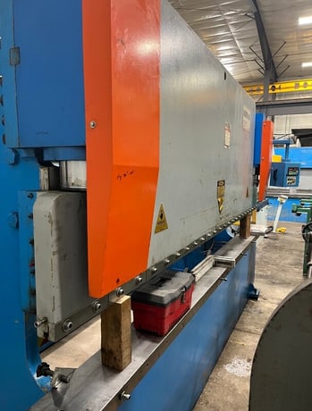 220 Ton, Krras #Bend-200-37, hydraulic press brake, 12' overall, 126" between housing, 6.3" stroke, 17.8" - Image 1