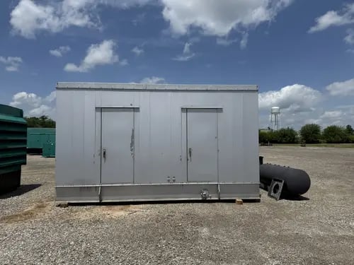 900 KW Caterpillar #3508, diesel generator set, 400 Volts, 3-phase, 638 hours, 1337 HP @ 1800 RPM, sound - Image 1