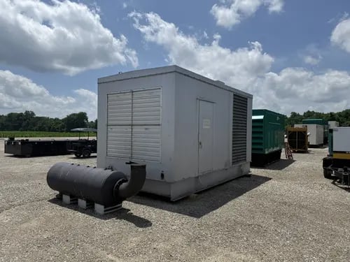 900 KW Caterpillar #3508, diesel generator set, 400 Volts, 3-phase, 638 hours, 1337 HP @ 1800 RPM, sound - Image 4