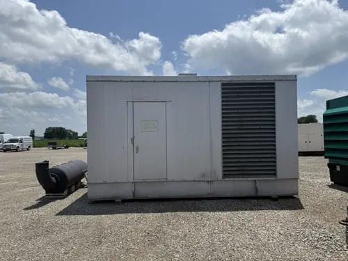 900 KW Caterpillar #3508, diesel generator set, 400 Volts, 3-phase, 638 hours, 1337 HP @ 1800 RPM, sound - Image 5