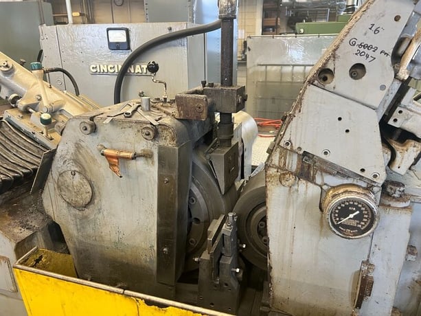 Cincinnati Milacron No. 210-6, Centuramic LR centerless grinder, 20" grinding wheel diameter, 12" regulating - Image 2