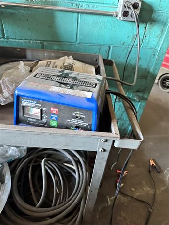 Betco #BPS28, battery powered sweeper, 28" cleaning path, 20" main broom, 1.4 cu.ft. hopper, 12 V., charger - Image 2