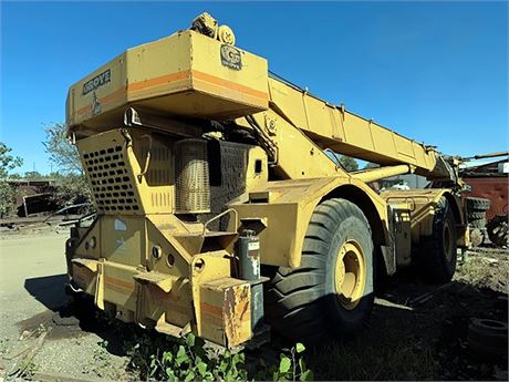 Grove RT-740, Rough Terrain Crane, 40 ton, 34' - 104' telescopic boom, 32' swing-away jib, 4WD, Detroit - Image 6