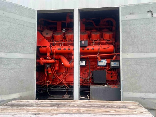 1000 KW Waukesha #VHP-5904-GSI-Modulator, Natural gas generator set, 480 Volts, 3-phase, trailer mounted, 2001 - Image 8