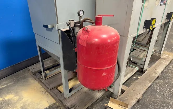 70" x43" x46" Badboy Blasters, Blast Cabinet, 1/3 HP Dust Collector, 115/230 V. - Image 2