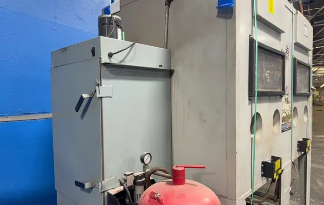 70" x43" x46" Badboy Blasters, Blast Cabinet, 1/3 HP Dust Collector, 115/230 V. - Image 3