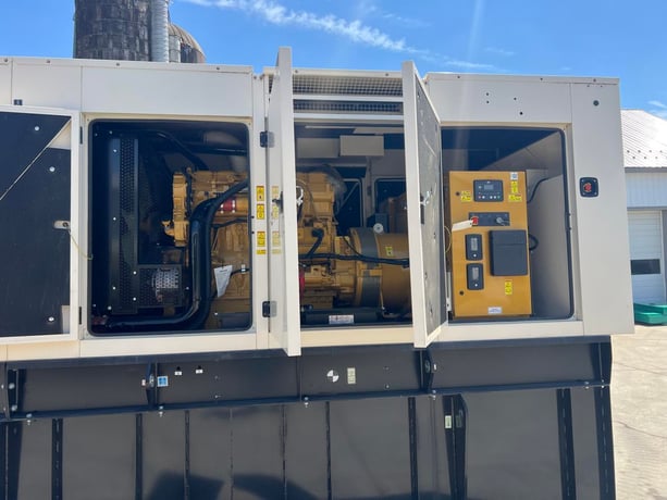 500 KW Caterpillar #500, Diesel Generator Set, 480 Volts, 762 HP @ 1800 RPM CAT C15 engine, circuit breaker - Image 6