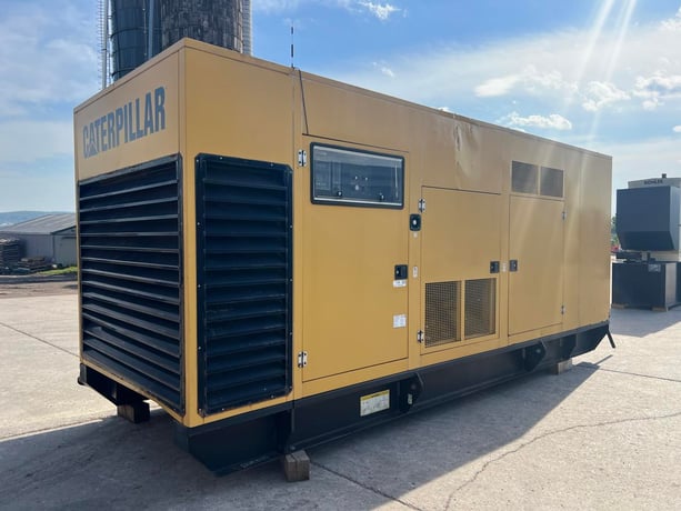 600 KW Caterpillar, Diesel Generator Set, 480 Volts, 1800 RPM, circuit breaker, 1PH/3PH, 256 hours, 2001 - Image 5