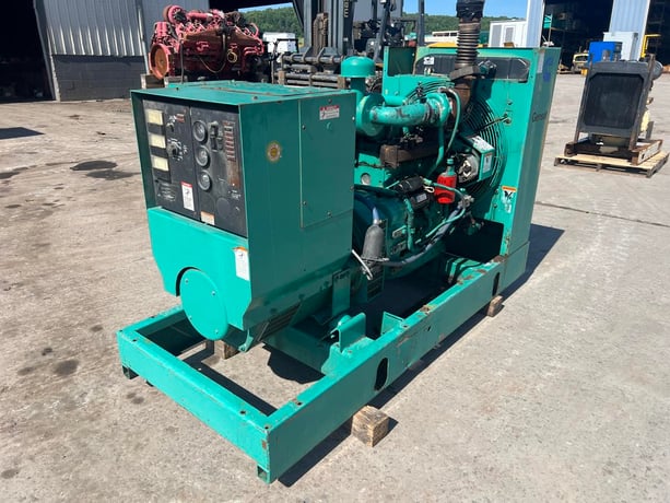 60 KW Cummins, Diesel Generator Set, 480 Volts, 102 HP @ 1800 RPM engine, circuit breaker, 1PH/3PH, 5039 - Image 2