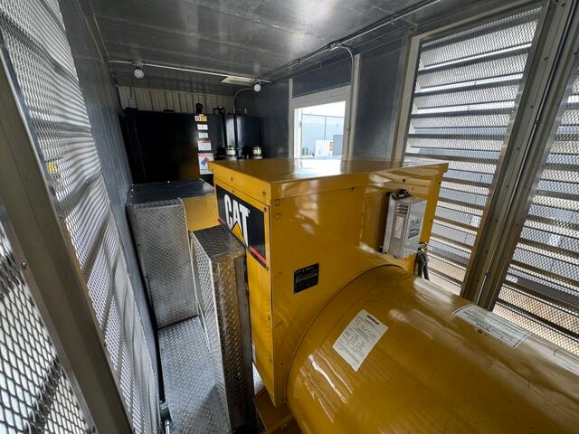 1500 KW Caterpillar #XQ1500, Diesel Power Module, 480 Volt, 1800 RPM, 3200 amp breaker, 1200 gallon double - Image 4