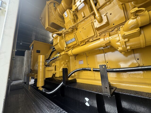 1500 KW Caterpillar #XQ1500, Diesel Power Module, 480 Volt, 1800 RPM, 3200 amp breaker, 1200 gallon double - Image 8