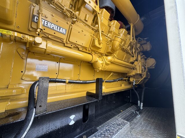 1500 KW Caterpillar #XQ1500, Diesel Power Module, 480 Volt, 1800 RPM, 3200 amp breaker, 1200 gallon double - Image 9