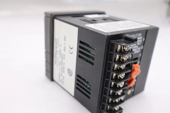 Honeywell controller dc200h-0-000-1c0000-0 stock k-604-a - Image 2