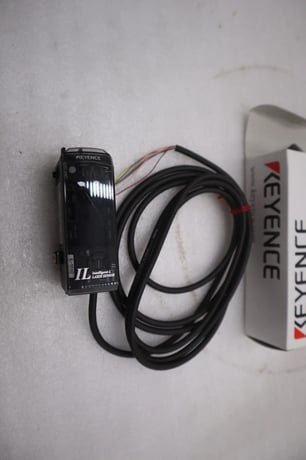 Keyence il-1050 laser sensor 2000 mw 10-55 hz - stock gf412a - Image 3