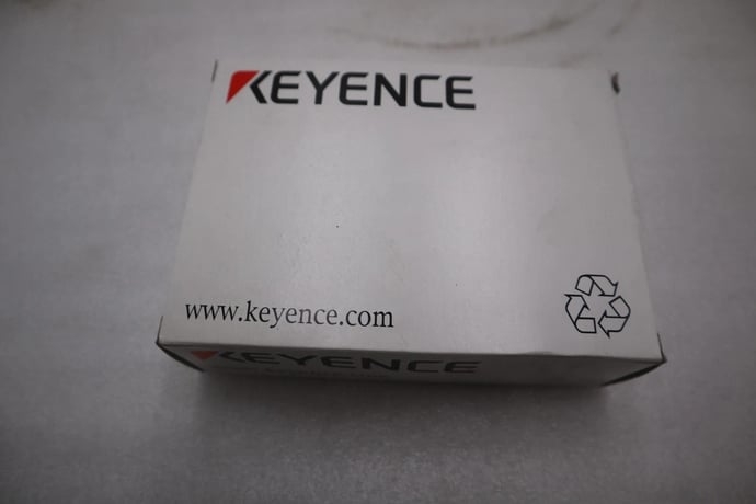 Keyence il-1050 laser sensor 2000 mw 10-55 hz - stock gf412a - Image 4