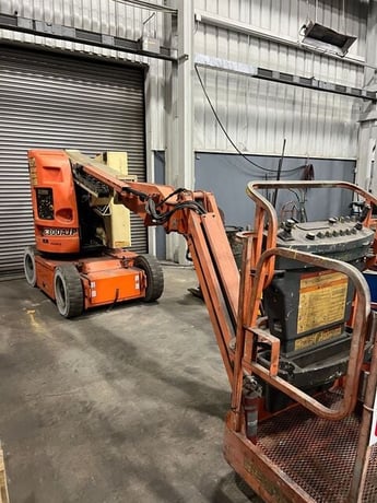 500 lb. JLG #E300AJP, articulating boom lift, 29'5" platform height, tires, 2007 - Image 4