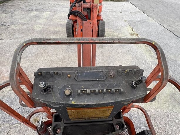 500 lb. JLG #E300AJP, articulating boom lift, 29'5" platform height, tires, 2007 - Image 10