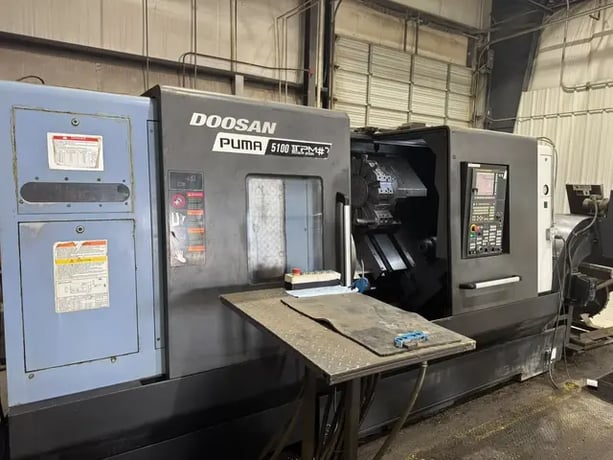 Daewoo Doosan #Puma-5100C, 35.4" swing, 28" chuck, 10" bar, 40" centers, 26.5" diameter, Fanuc CNC, 12 - Image 2