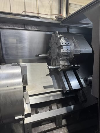Daewoo Doosan #Puma-5100C, 35.4" swing, 28" chuck, 10" bar, 40" centers, 26.5" diameter, Fanuc CNC, 12 - Image 3