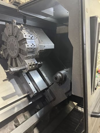 Daewoo Doosan #Puma-5100C, 35.4" swing, 28" chuck, 10" bar, 40" centers, 26.5" diameter, Fanuc CNC, 12 - Image 4
