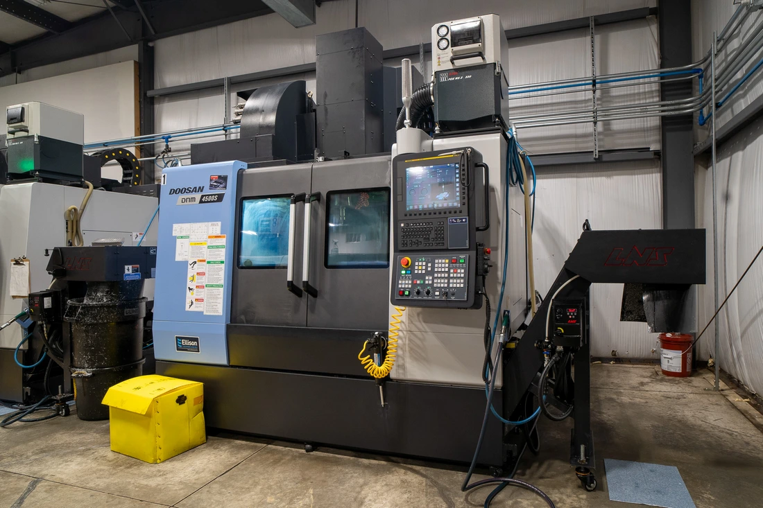 Doosan #DNM-4500S, 31.5" X, 17.7" Y, 20.1" Z, 15,000 RPM, 30 automatic tool changer, Cat 40, Fanuc CNC, 2021 - Image 2