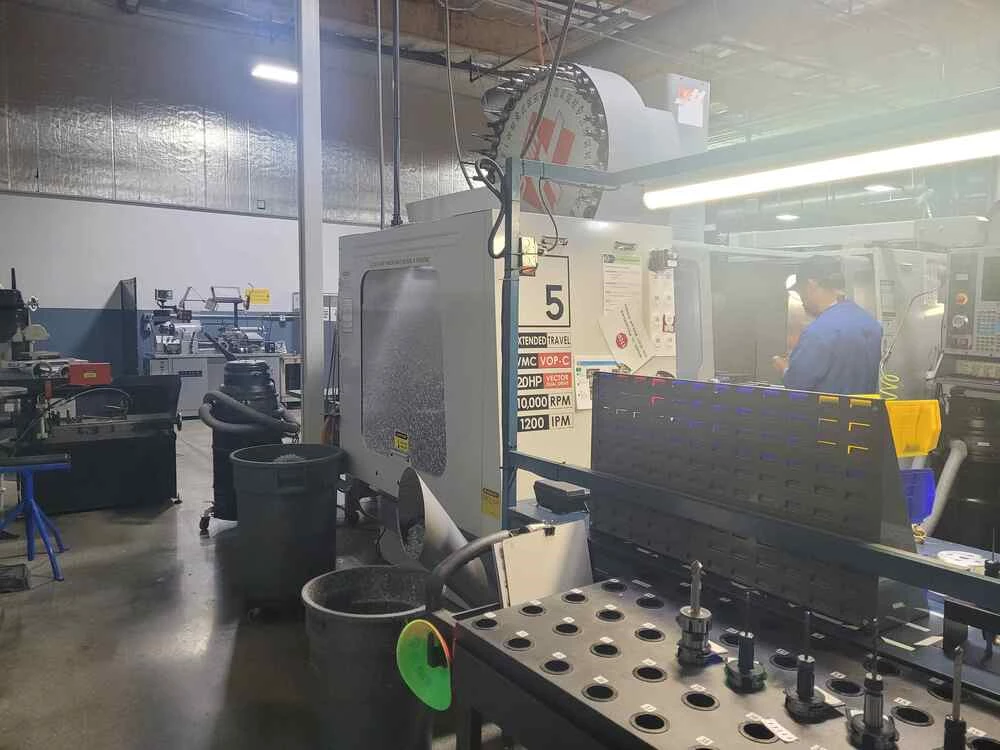Haas #VF-5, 60" X, 26" Y, 25" Z, 10,000 RPM, 40 automatic tool changer, Cat 40, Haas CNC, 2002 - Image 7