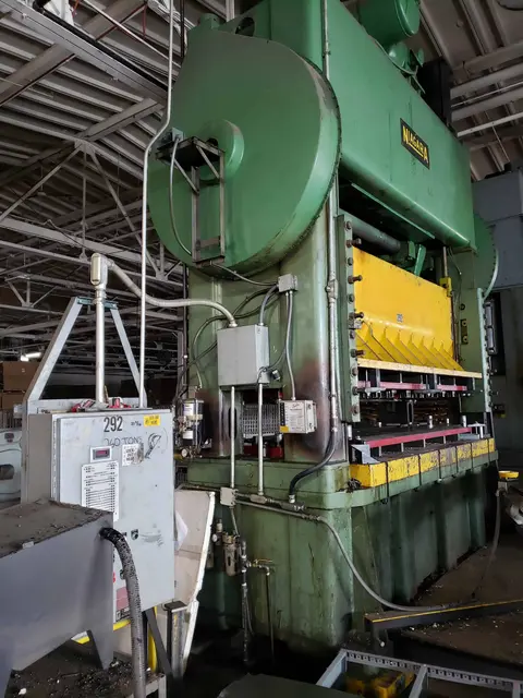 260 Ton, Niagara #612-I, Straight-Side Mechanical Punch Press, 12" stroke, 22.5" shut height, 10.5" - Image 2