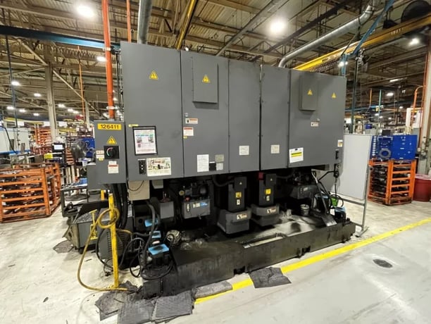 24" Okuma #2SP-V60, twin spindle CNC vertical turret lathe, Fanuc 18iTB, (2) 3-jaw 24" chucks, 2006 - Image 2