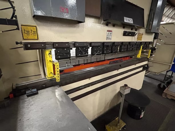 132 Ton, Ermak #CNCAP8X132, CNC hydraulic press brake with 4-Axis CNC back gauge, 8' overall, 82" between - Image 3