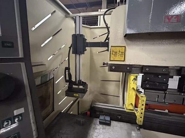 132 Ton, Ermak #CNCAP8X132, CNC hydraulic press brake with 4-Axis CNC back gauge, 8' overall, 82" between - Image 6