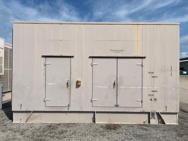 1000 KW Caterpillar #3508B, diesel generator set, 277/480 Volts, 628 hours, 1800 RPM, sound attenuated - Image 1