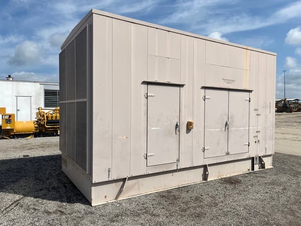 1000 KW Caterpillar #3508B, diesel generator set, 277/480 Volts, 628 hours, 1800 RPM, sound attenuated - Image 2