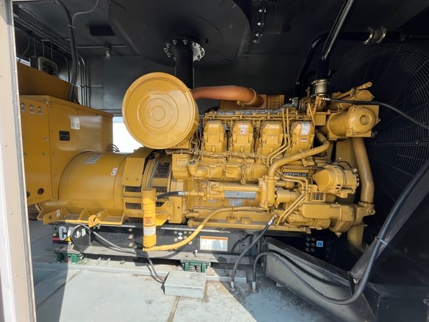 1000 KW Caterpillar #3508B, diesel generator set, 277/480 Volts, 628 hours, 1800 RPM, sound attenuated - Image 8