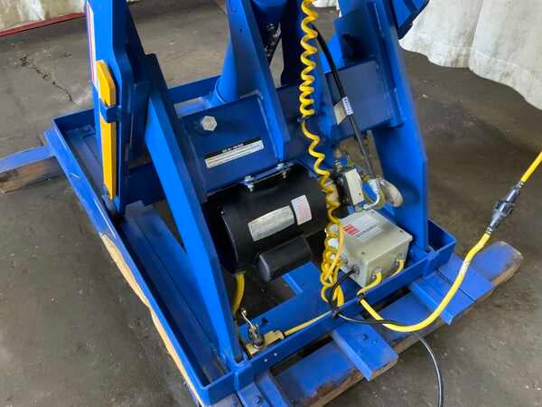 3000 lb. Vestil #EHLT-487203043, hydraulic scisor lift table, 48" x 72" table, 36" lift height, 3/4 HP, 2023 - Image 4