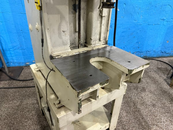 6 Ton, Denison #WR067HC264FSD366A512CE21466100303, C-frame hydraulic press, 12" stroke, 7.5 HP - Image 3