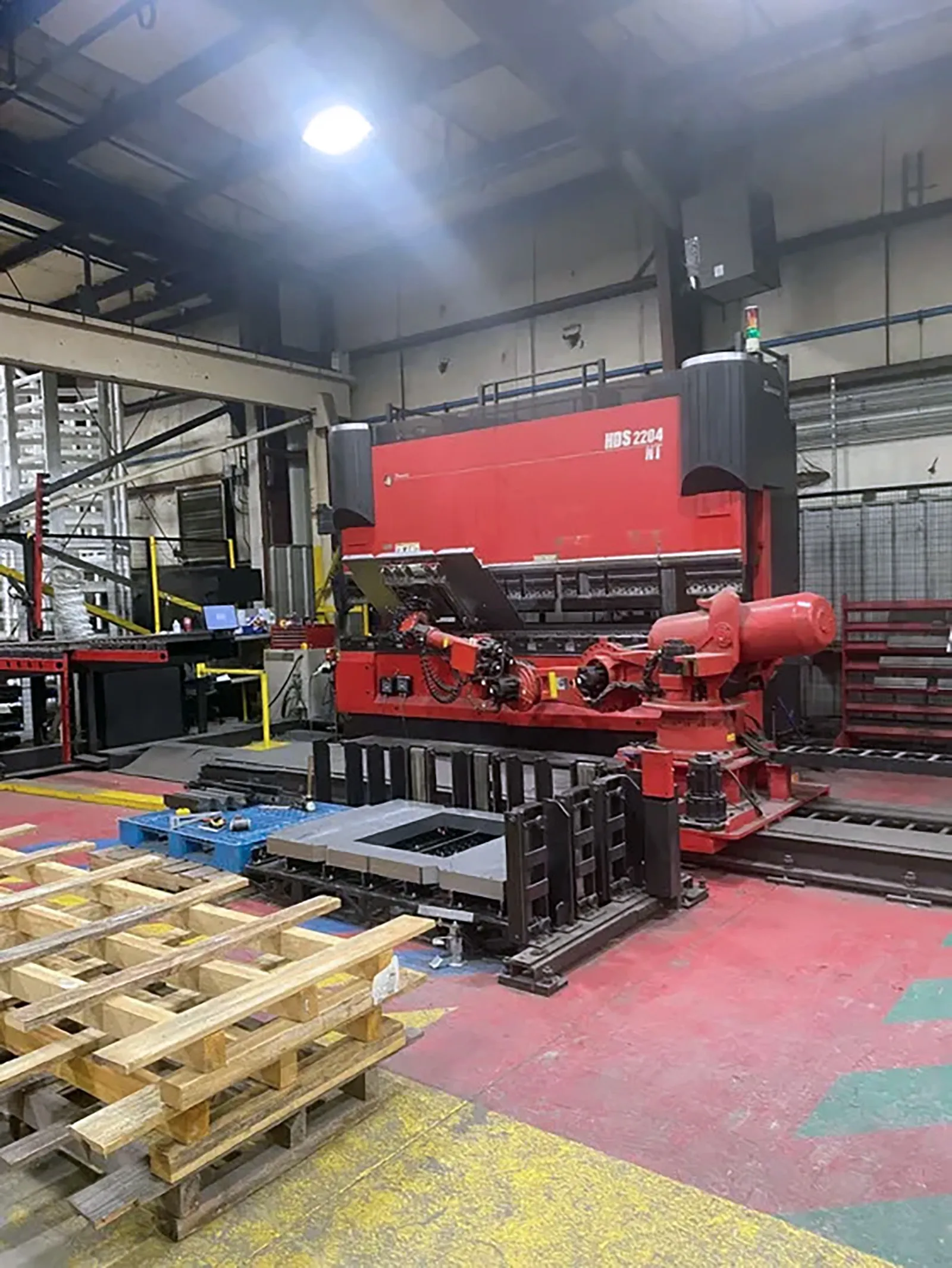 243 Ton, Amada #HDS2204NTW, CNC hydraulic press brake, 14' overall, 148" between housing, 17.72" stroke, 26" - Image 3