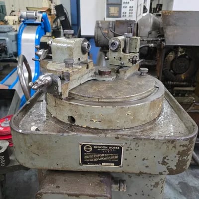 Gleason #4, Universal Gear Tester, 6.75" max. gear diameter, 0°-180° angular range, 800 RPM spindle - Image 3