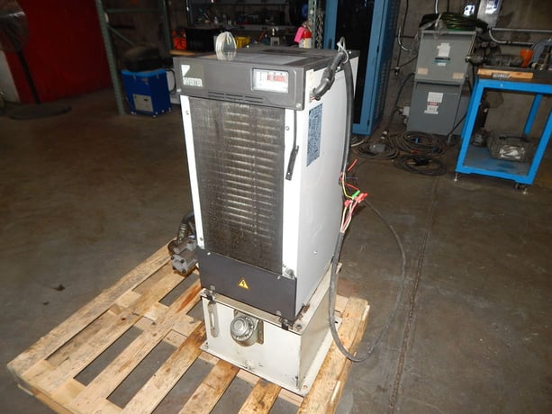 Daikin Industries #AKZ328-X, Chiller, 2.8 KW Capacity, 220 V., 3PH, 10-50 C Temp Range - Image 1