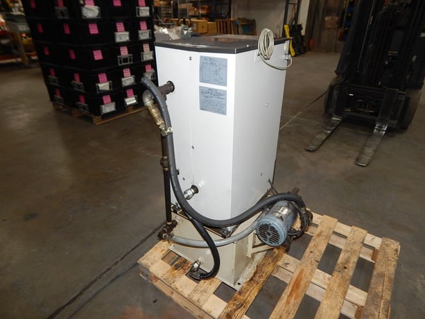 Daikin Industries #AKZ328-X, Chiller, 2.8 KW Capacity, 220 V., 3PH, 10-50 C Temp Range - Image 2