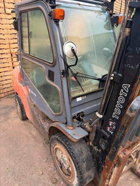6000 lb. Toyota #8FGU30, LPG Forklift, 187" Max Lift Height, 2010 - Image 2