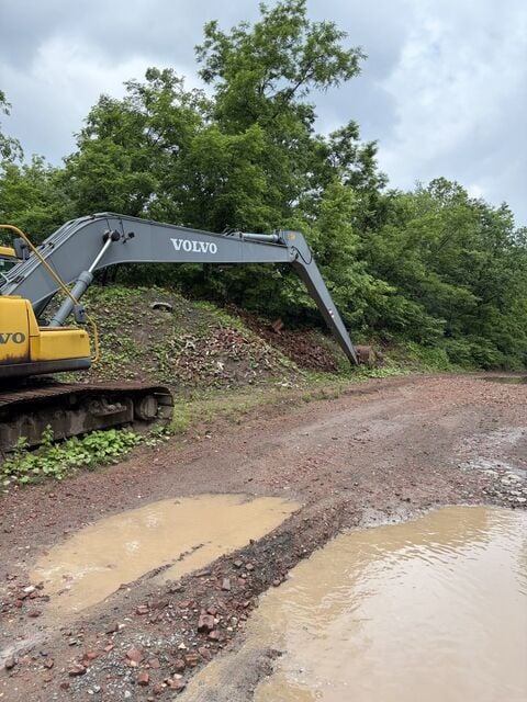 Volvo #EC240BLR, Long Reach Crawler Excavator, 180 HP, 60' Reach, Bucket, 2004 - Image 2